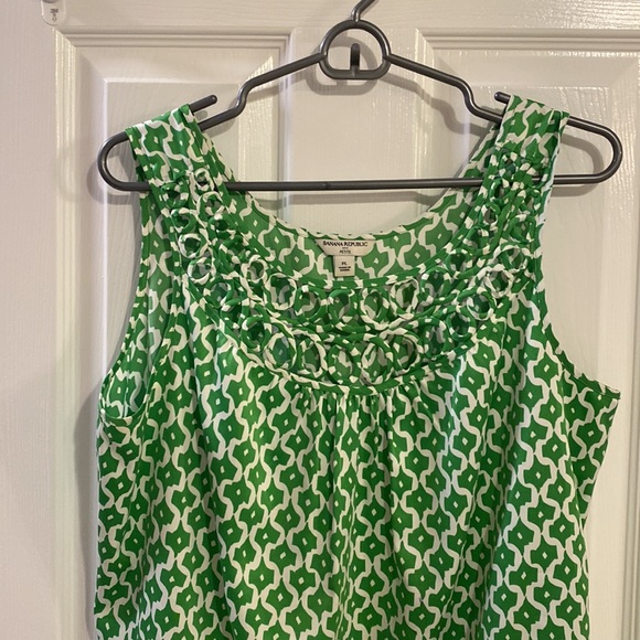 Banana Republic without sleeve top . Like new - Picture 4 of 4